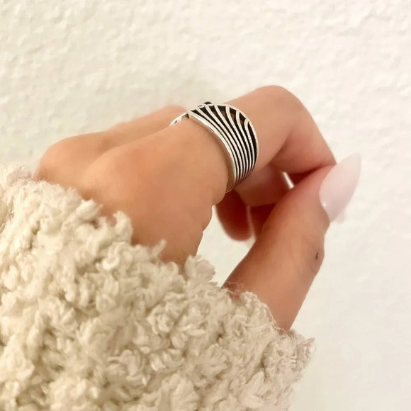 925 Sterling Silver Geometric Wave Ring Minimalist Ring Dainty Boho Ring - Picture 4 of 5
